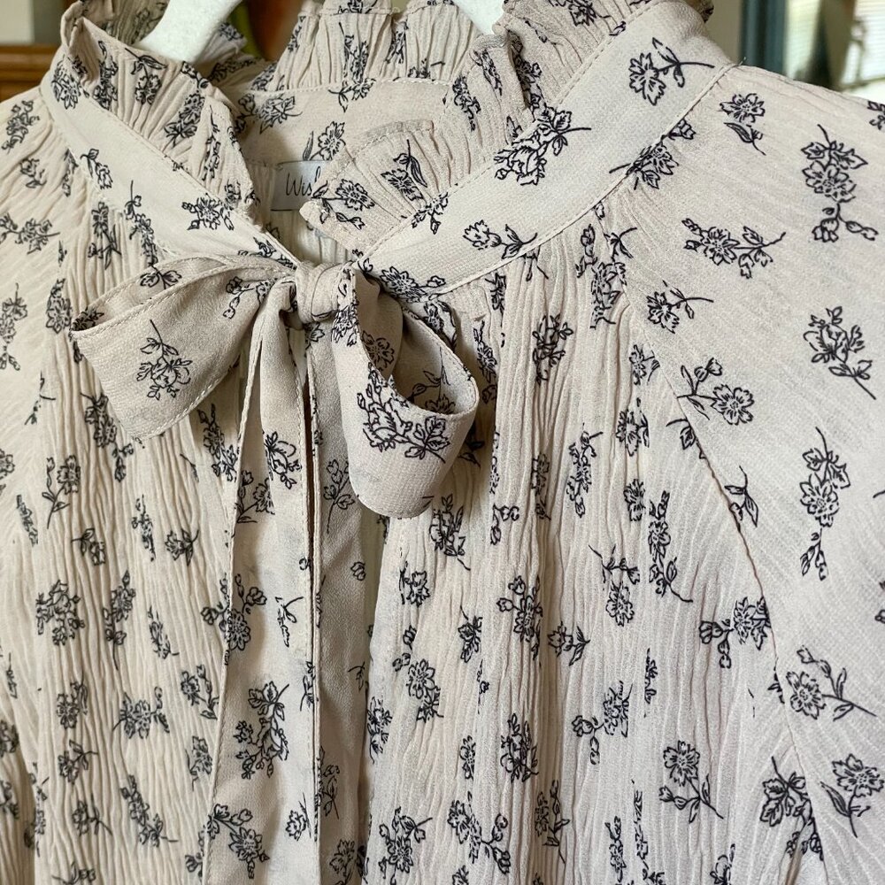Wishlist Apparel Keyhole Tie Front Top - Large